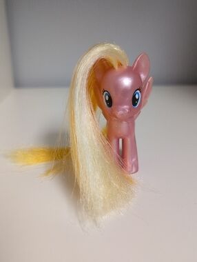 My Little Pony Explore Equestria 3" MLP Pearlescent Meadow Flower Brushable Hair